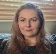 Gabriela a fost găsită fără suflare de soț, în propria casă, în aceleași condiții ca sora ei. Doi copii au rămas fără mamă